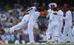 टेस्ट इतिहास में इंग्लैंड चौथी बार 77 रन पर सिमटी, एक दिन में गिरे 18 विकेट