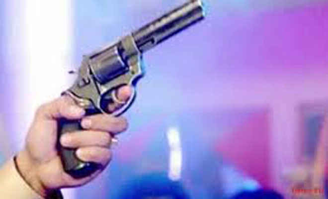मोतिहारी के चिरैया में हथियारबन्द अपराधियों ने सीएसपी संचालक से 2.31 लाख लूटा, फायरिंग करते भागे