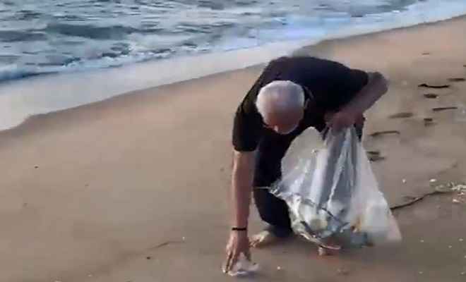 प्रधानमंत्री मोदी ने महाबलीपुरम के समुद्र तट पर की साफ सफाई, दुनिया को दिया स्वच्छता का पैगाम
