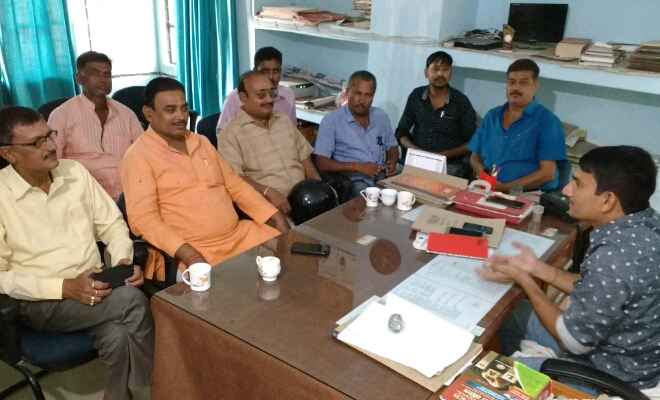 रक्सौल में थानाध्यक्ष अभय कुमार के नेतृत्व में नगर परिषद के अधिकारियों के साथ हुई बैठक
