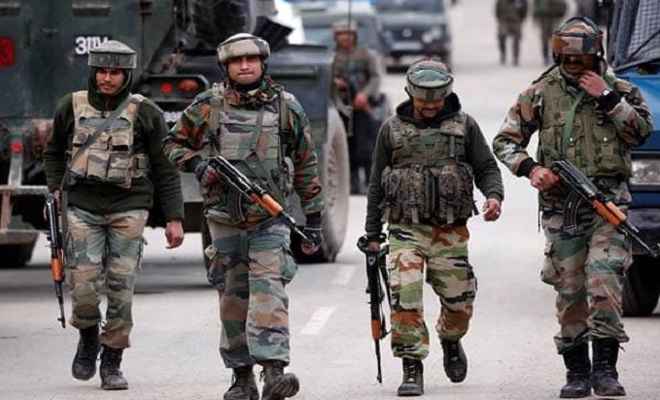 जम्मू-कश्मीर: सुरक्षा बलों ने तीन आतंकियों को किया ढेर, तलाशी अभियान जारी