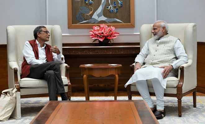नोबेल विजेता अभिजीत बनर्जी ने प्रधानमंत्री मोदी से की मुलाकात, PM ने कहा- उपलब्धियों पर देश को गर्व