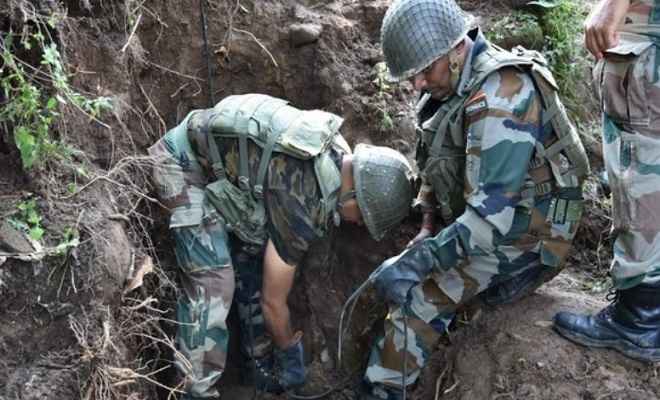 जम्मू-कश्मीर: पुंछ जिले में मिले पाक की नापाक हरकतों के सबूत, सेना ने निष्क्रिय किए तीन मोर्टार