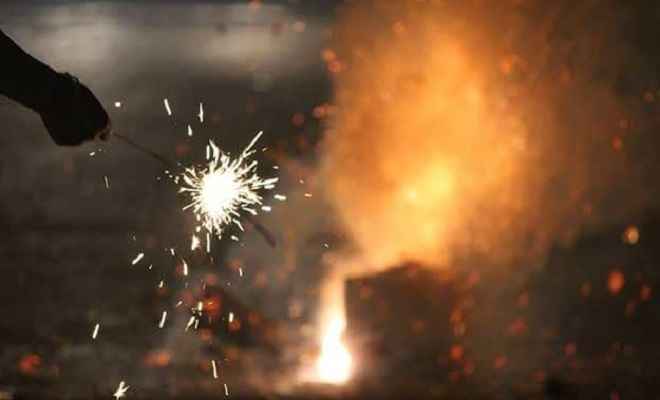 कोलकाता में दीपावली की रात तय समय के बाद पटाखा जलाने के आरोप में 452 गिरफ्तार