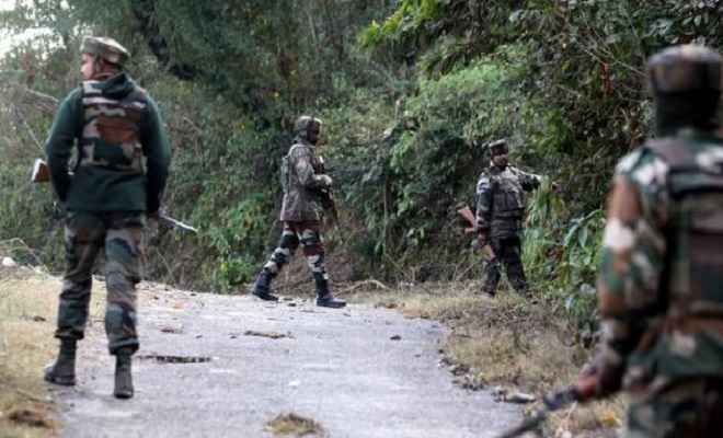 जम्मू कश्मीर: अनंतनाग मुठभेड़ में एक आतंकी ढेर, दो मौके से फरार, तलाशी अभियान जारी