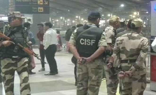 दिल्ली के इंदिरा गांधी इंटरनेशनल एयरपोर्ट पर मिला RDX से भरा लावारिस बैग बरामद, बढ़ाई गई सुरक्षा