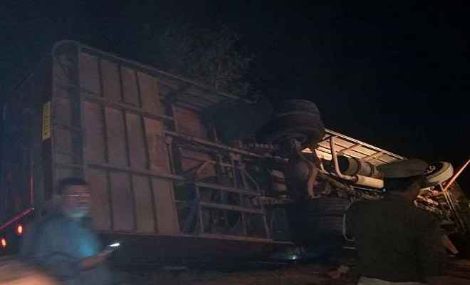 सीतामढ़ी से जयपुर जा रही बस कुशीनगर में पलटी, बिहार के पांच लोगों की मौत; दर्जनों घायल