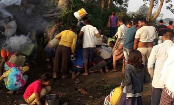 बरौनी-कानपुर पाइप लाइन में लीकेज, तेल लूटने के लिए ग्रामीणों में मची अफरा-तफरी
