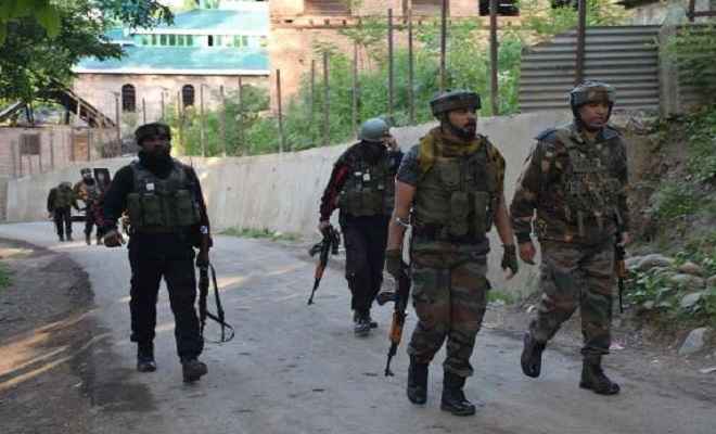 आतंकवादियों ने कश्मीर विश्वविद्यालय के मेन गेट पर किया ग्रेनेड हमला, तीन घायल