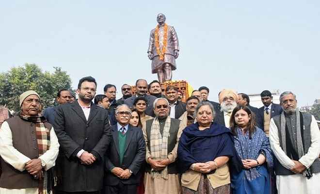 बिहार के मुख्यमंत्री नीतीश कुमार ने किया स्व. अरुण जेटली की आदमकद प्रतिमा का अनावरण