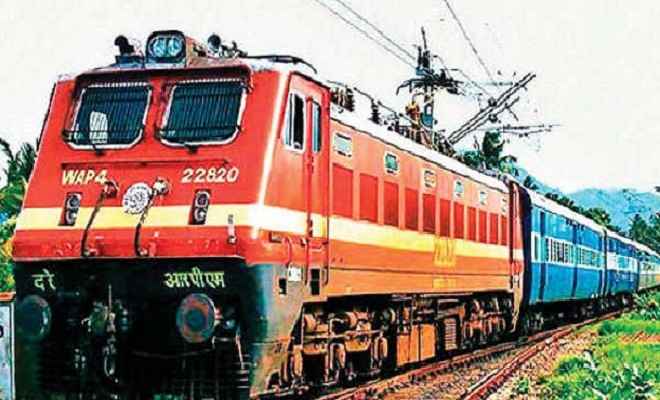 रेलवे ने यात्री किराया में इजाफा किया , आज मध्यरात्रि से होगा लागू , स्लीपर का दो पैसा और एसी का चार पैसा प्रति किमी बढ़ा किराया