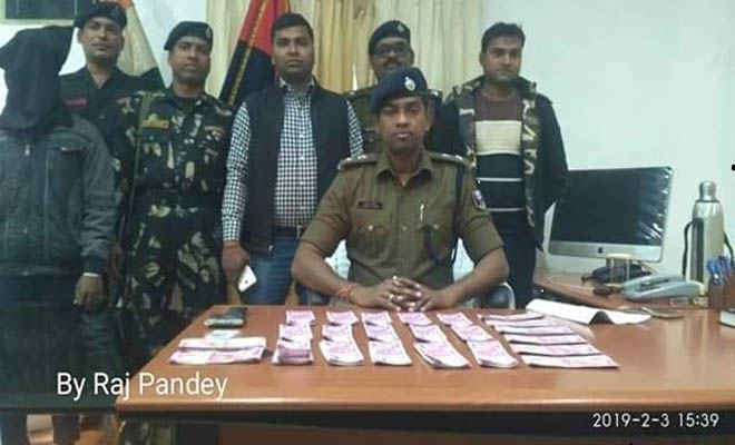 चार लाख के भारतीय करेंसी के जाली नोट के साथ बंगाल का युवक बेतिया में गिरफ्तार