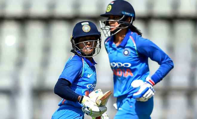 महिला क्रिकेट: स्मृति मंधाना और पूनम राउत की 129 रन की साझेदारी के बावजूद इंग्लैंड से हारा भारत