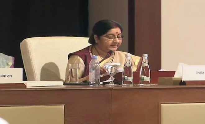 ओआईसी की बैठक में बोलीं सुषमा स्वराज, हमारी लड़ाई धर्म नहीं, आतंकवाद के खिलाफ