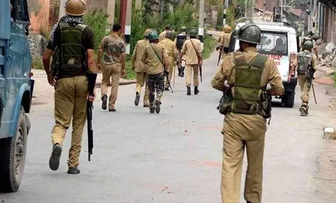 जम्मू कश्मीर में पुलिस की बड़ी कार्रवाई, जमात-ए-इस्लामी के 6 सदस्य गिरफ्तार