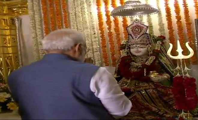 गुजरात: प्रधानमंत्री मोदी ने श्री अन्‍नपूर्णा धाम में पूजा-अर्चना की, लिया आशीर्वाद