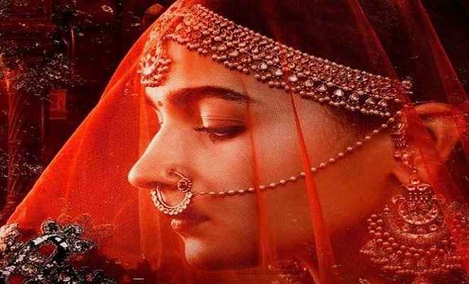 फिल्म 'कलंक' में आलिया का लुक हुआ रिलीज, इस अंदाज में आई नजर