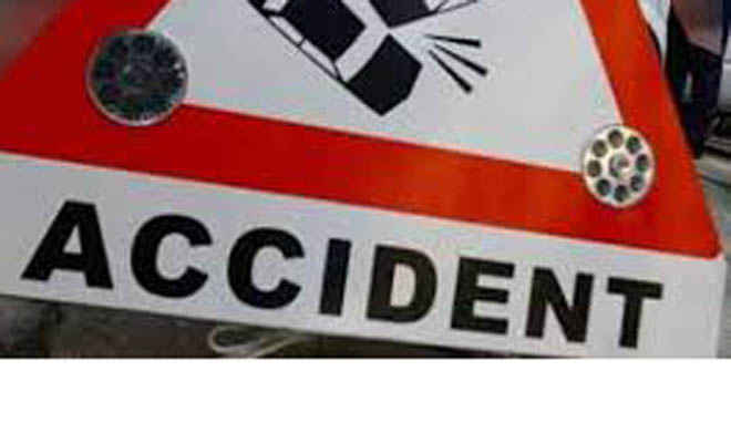 चकिया में ट्रक व टेम्पू की टक्कर, पटना के ग्रामीण बैंक कैशियर सहित 8 घायल