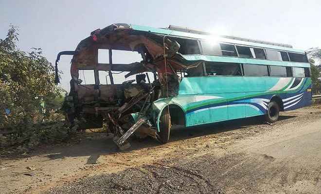 यमुना एक्सप्रेस-वे पर ट्रक से टकराई यात्रियों से भरी बस, आठ की मौत और 30 से अधिक घायल