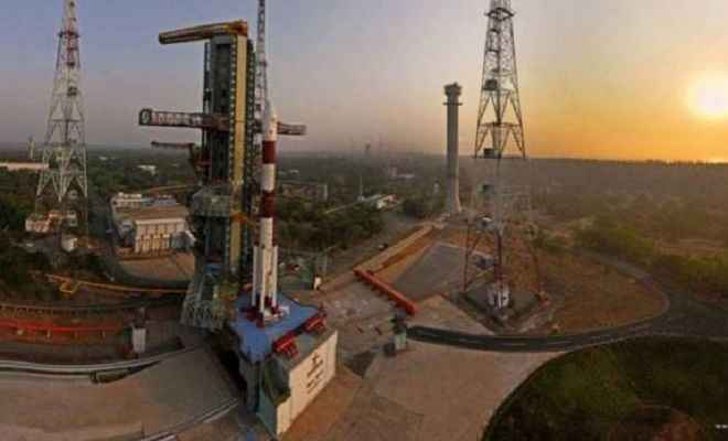 अंतरिक्ष की दुनिया में भारत का एक और पहल, इसरो ने लॉन्च किया एमिसैट
