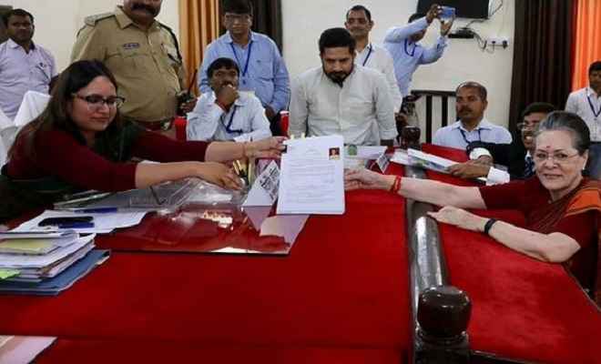 रायबरेली के चुनावी मैदान में उतरी सोनिया गांधी, नामांकन पत्र किया दाखिल