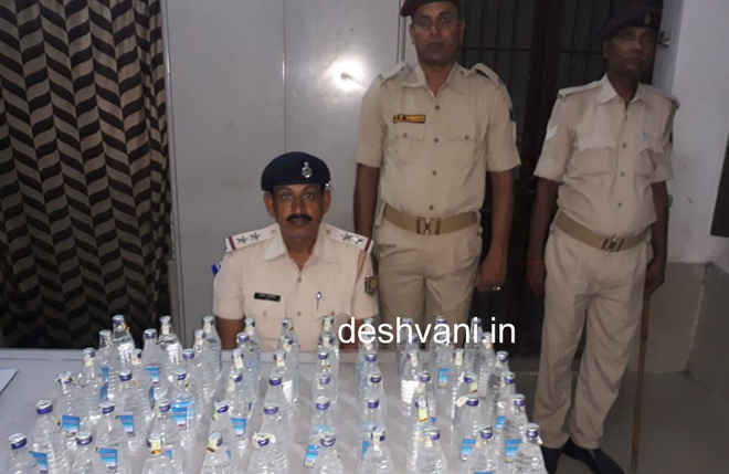 रक्सौल-रेलवे स्टेशन पर जीआरपी ने दो कार्टन शराब बरामद की