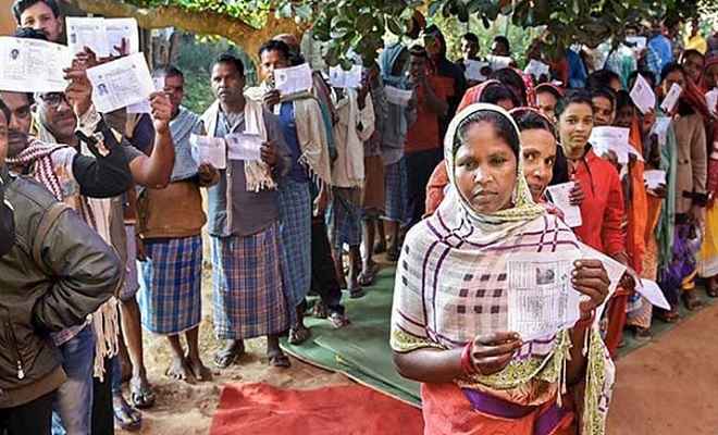 ओडिशा में विधानसभा की 35 और लोकसभा की 5 सीटों पर मतदान जारी