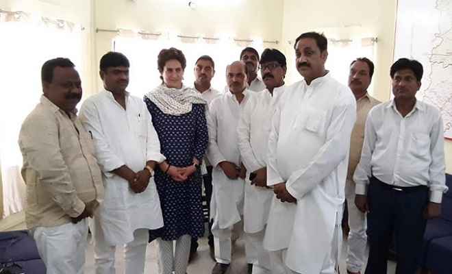 बीजेपी को झटका, प्रियंका ने विजय पासी को दिलाई कांग्रेस की सदस्यता