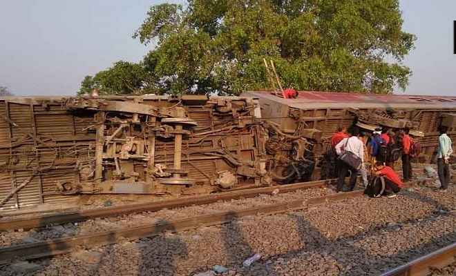 कानपुर के पास बड़ा ट्रेन हादसा, पूर्वा एक्‍सप्रेस के 8 डिब्‍बे पटरी से उतरे,  50 से अधिक लोग घायल