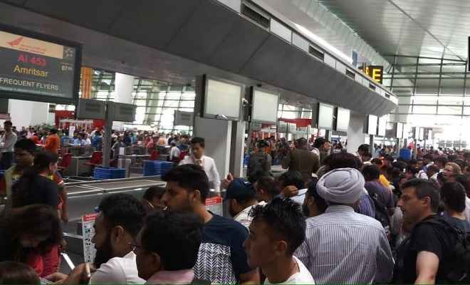 पांच घंटे बाधित रहने के बाद एयर इंडिया का सिस्टम बहाल, एयरपोर्ट पर फंसे रहे हजारों यात्री