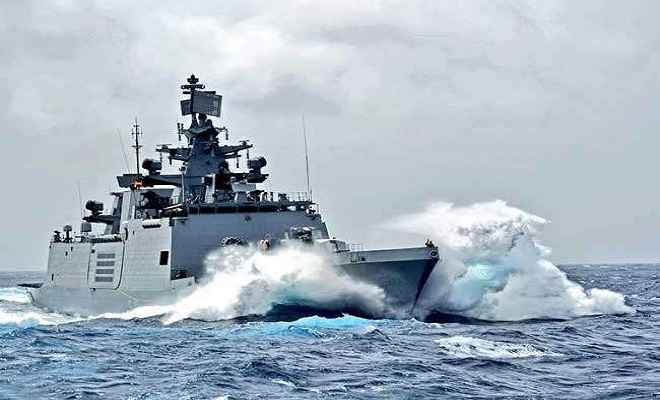 बढ़ रहा फानी तूफान का खतरा, हाई अलर्ट पर भारतीय नौसेना