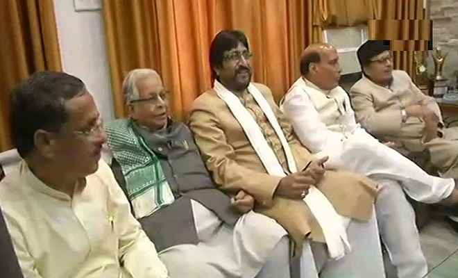 लखनऊ में गृह मंत्री राजनाथ ने की मुस्लिम धर्मगुरुओं से मुलाकात, मांगा समर्थन