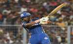 आईपीएल में बल्ले से धमाल मचा रहे हार्दिक पांड्या, गेंदबाजों के छुड़ाए छक्के