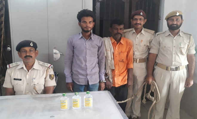 रक्सौल स्टेशन के कीमैन सहित दो को शराब रखने के आरोप में जीआरपी ने किया गिरफ्तार