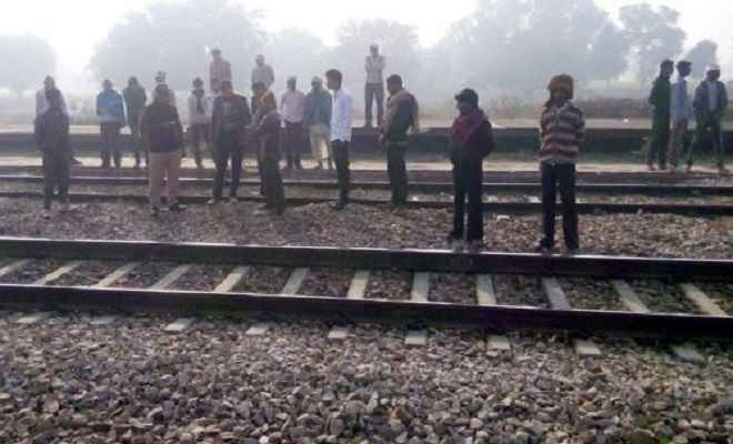 ट्रेन की चपेट में आने से छात्र की दर्दनाक मौत