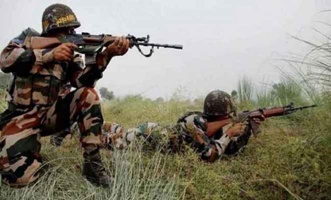 जम्मू/कश्मीर: कुलगाम मुठभेड़ में एक आतंकी ढेर, 5 आतंकियों को सुरक्षाबलों ने घेरा
