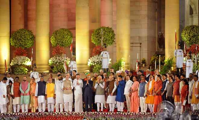 राष्ट्रपति भवन के प्रांगण में प्रधानमंत्री नरेन्द्र मोदी सहित 58 मंत्रियों ने ली पद और गोपनीयता की शपथ