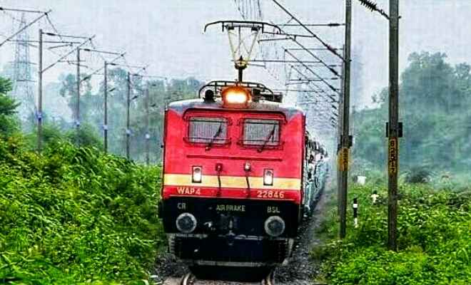 मुजफ्फरपुर-नरकटियागंज-गोरखपुर रेलखण्ड ग्रीन ज़ोन में शामिल, विद्युत ट्रेन का परिचालन प्रारंभ