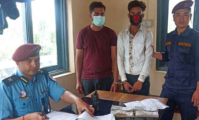 तीन लाख रुपए नेपाली करेंसी के साथ बीरगंज में मोतिहारी के सुगौली निवासी सहित दो गिरफ्तार