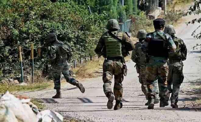 जम्मू/कश्मीर: मुठभेड़ में एक आतंकी ढेर, दो से तीन आतंकियों को सुरक्षाबलों ने घेरा