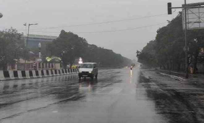 दिल्लीवासियों को बारिश से मिली राहत, अगले 24 घंटें भी बारिश की संभावना