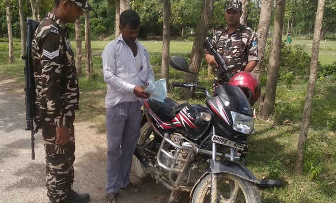 भारत-नेपाल सीमा क्षेत्र में एसएसबी ने चलाया वाहन जांच अभियान