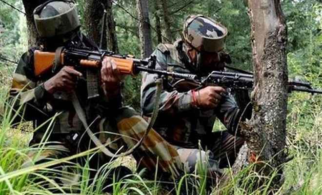 जम्मू कश्मीर: मुठभेड़ में आतंकी ढेर, हथियार व गोला-बारूद बरामद, तलाशी अभियान जारी