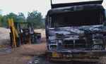 सिमडेगा में हथियारबंद उग्रवादियों का कहर, सड़क निर्माण में लगे वाहनों को फूंका
