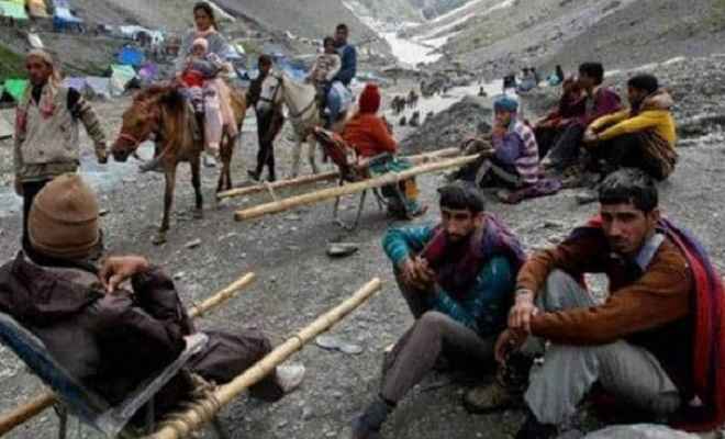 बुरहान वानी की बरसी पर कश्मीर घाटी बंद, रोकी गई एक दिन के लिए अमरनाथ यात्रा