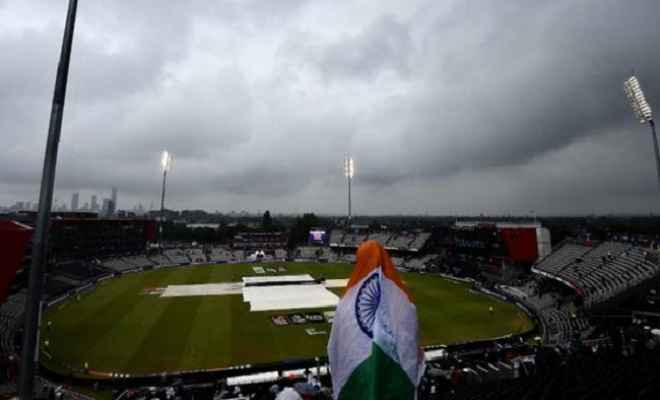 विश्व कप के पहले सेमीफाइनल में बारिश ने डाली खलल, न्यूजीलैंड ने 46.1 ओवर में बनाए 211 रन