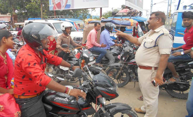 रक्सौल में नियमित वाहन जांच करेगी पुलिस, इंस्पेक्टर अयूब ने कहा- बाइक चोरी पर लगेगा अंकुश