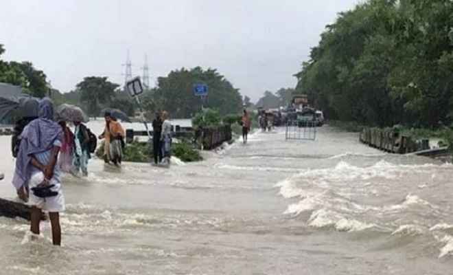 देशभर के कई राज्यों में बाढ़ ने मचाया कोहराम, केरल से लेकर महाराष्ट्र तक हर तरफ पानी ही पानी, दर्जनों की मौत