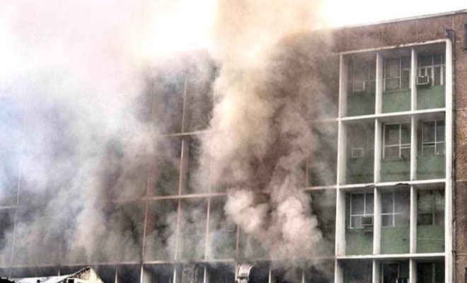 दिल्ली के एम्स अस्पताल में भीषण आग, देर रात पाई गई काबू, कोई हताहत नहीं