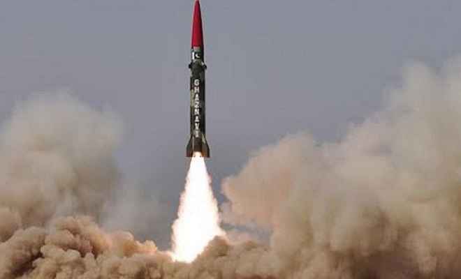 भारत से तनाव के बीच पाकिस्तान ने किया बैलिस्टिक मिसाइल गजनवी का परीक्षण